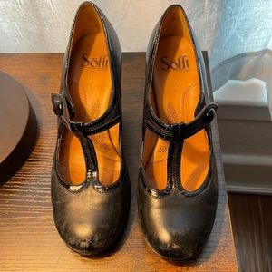 Sofft t-strap heels, black leather with patent accents, great condition, size 6